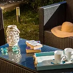 Apartmán Lilly, With Communal Pool, 10 Meters From Sea