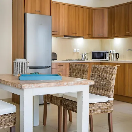 Lilly, With Communal Pool, 10 Meters From Sea * 사미
