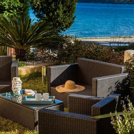 Lilly, With Communal Pool, 10 Meters From Sea Apartament Sami (Kefalonia)