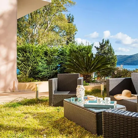 Lilly, With Communal Pool, 10 Meters From Sea Apartament *
