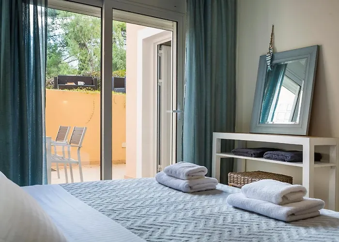 Lilly, With Communal Pool, 10 Meters From Sea Sami (Kefalonia)