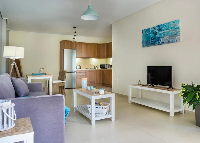 Lilly, With Communal Pool, 10 Meters From Sea Sami (Kefalonia)