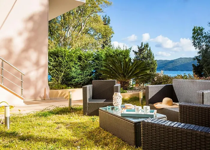 Lilly, With Communal Pool, 10 Meters From Sea Apartmán *